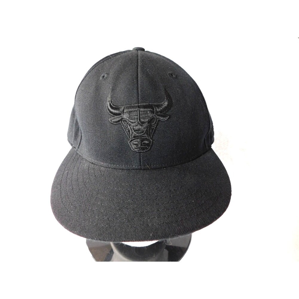 Chicago Bulls Fitted Wool Hat Size 7-7/8 Reebok Official Team Headwear NBA Black